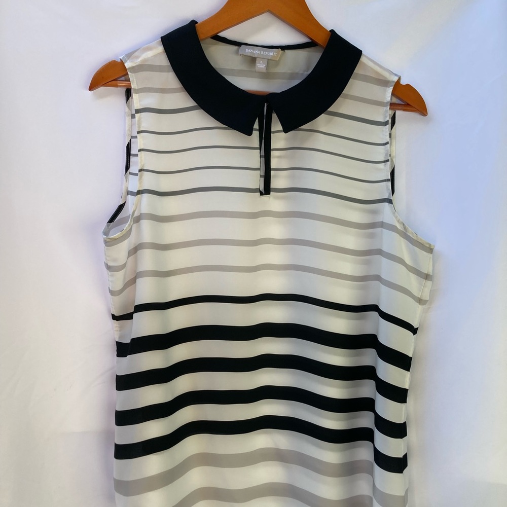 Banana Republic Women’s Black And White Sleeveless  Blouse  Top in size L
